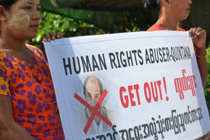 Ethnic Rakhine Buddhist villagers protest the visit of UN Human Right Rapporteur on Rights in Myanmar Tomas Ojea Quintana, in August, 2013. The United Nations has called for dialogue after another violent clash in a camp for dispossessed Rohingya Muslims in western Myanmar. STR AFP/Getty Images