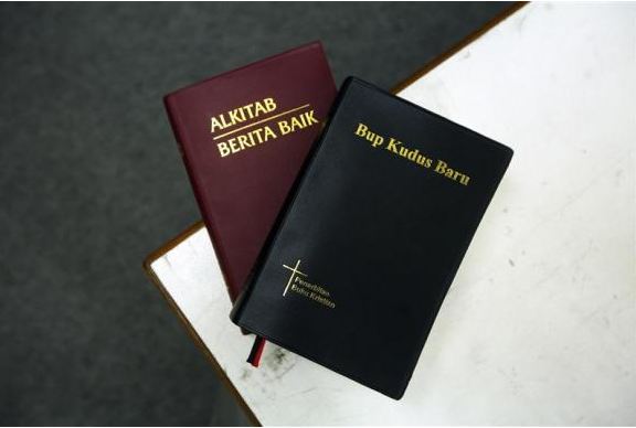 Two copies of the Bible in Malay (L) and the Iban dialect are seen in this picture illustration taken in Kuala Lumpur January 2, 2014.CREDIT: REUTERS/SAMSUL SAID